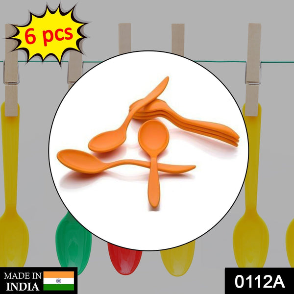 Decorative spoon suitable for use at formal dinners and gatherings