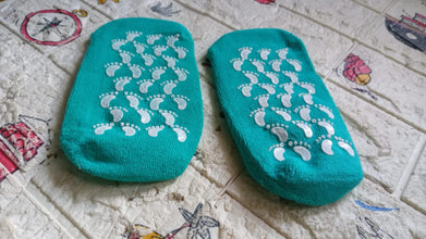 Soft socks for healing dry, cracked feet